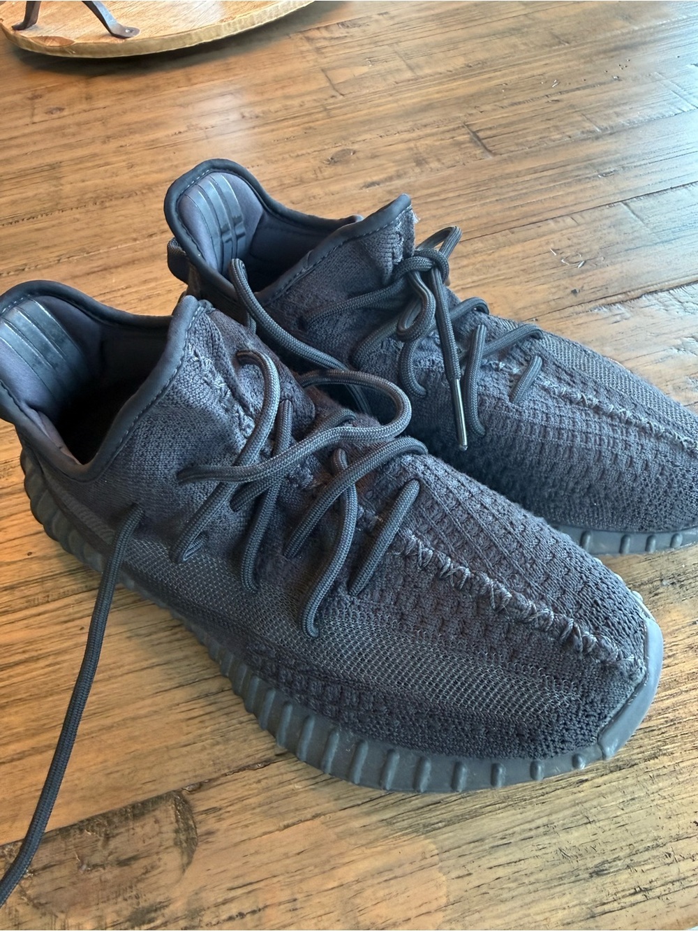 Yeezy 350V2 Onyx - men’s size 7 - Picture 7 of 12